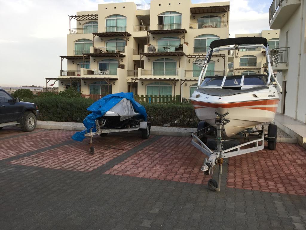 Aphrodite Beachfront Apartment Ghaziveran Exterior foto